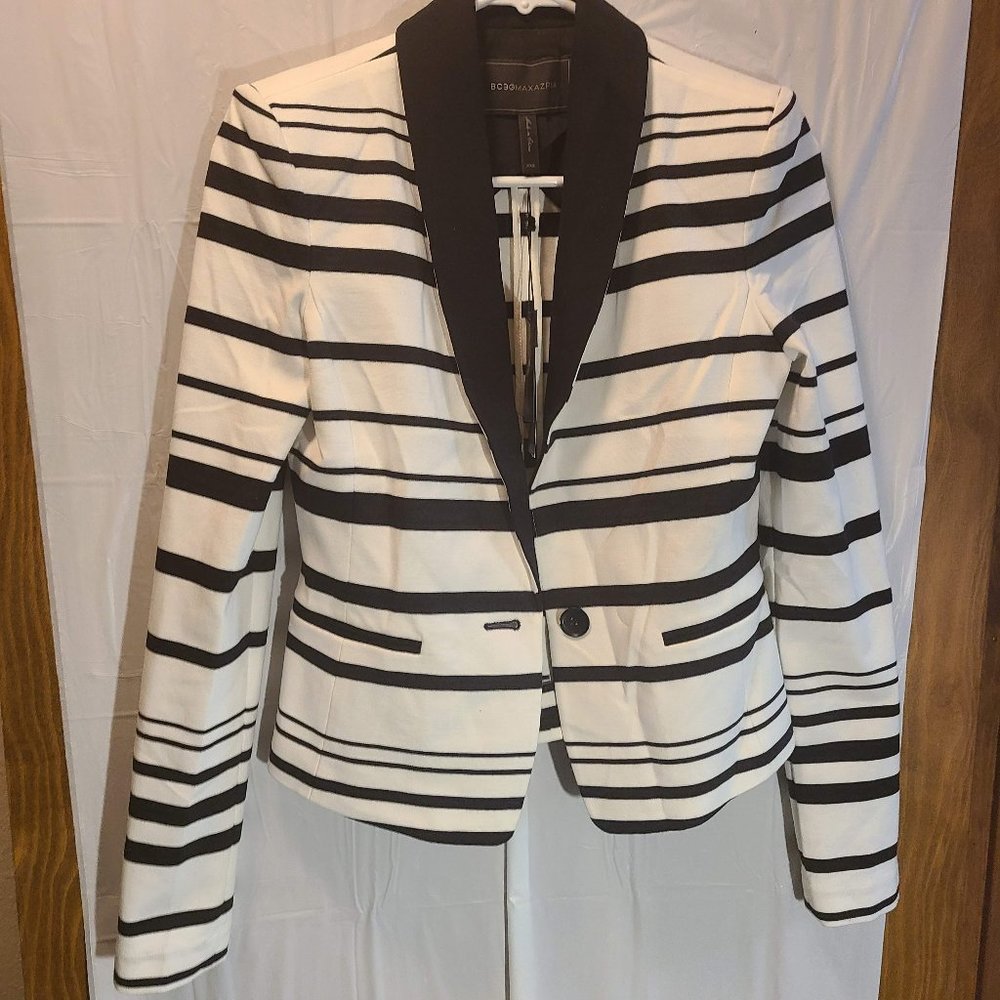 BCBGMAXAZARIA BLACK AND WHITE HORIZONTAL STRIPE BLAZER